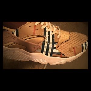 Nike Burberry Huraches